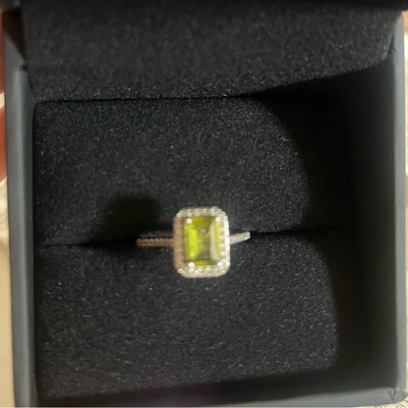 Peridot & White Topaz Ring 10K White Gold - Picture 3 of 4